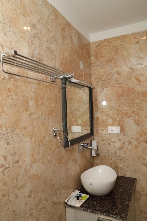 רישיקש Hotel Cordelia Inn By Devpaga Hotels Pvt Ltd מראה חיצוני תמונה